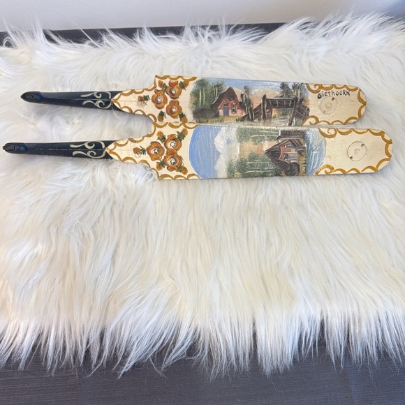 Decorative Hand-Painted Wooden Skate blades - Picture 1 of 7